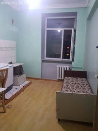 Барс захын хойд талд хуучны 3 давхар шар байранд том гал тогооны өрөөг Барс захын хойд талд хуучны 3 давхар шар байранд том гал тогооны өрөөг