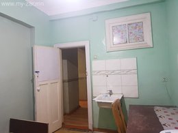 Барс захын хойд талд хуучны 3 давхар шар байранд том гал тогооны өрөөг Барс захын хойд талд хуучны 3 давхар шар байранд том гал тогооны өрөөг