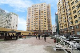 Алтай хотхоны баруун урд буюу, Шунхлай бинзен колонкын урд талд Гэрэлт Алтай хотхоны баруун урд буюу, Шунхлай бинзен колонкын урд талд Гэрэлт