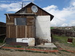 0.07 га 4×8 хэмжээтэ палкаар барьсан ханан пиишэнтэй өвлийн байшин зарна 0.07 га 4×8 хэмжээтэ палкаар барьсан ханан пиишэнтэй өвлийн байшин зарна