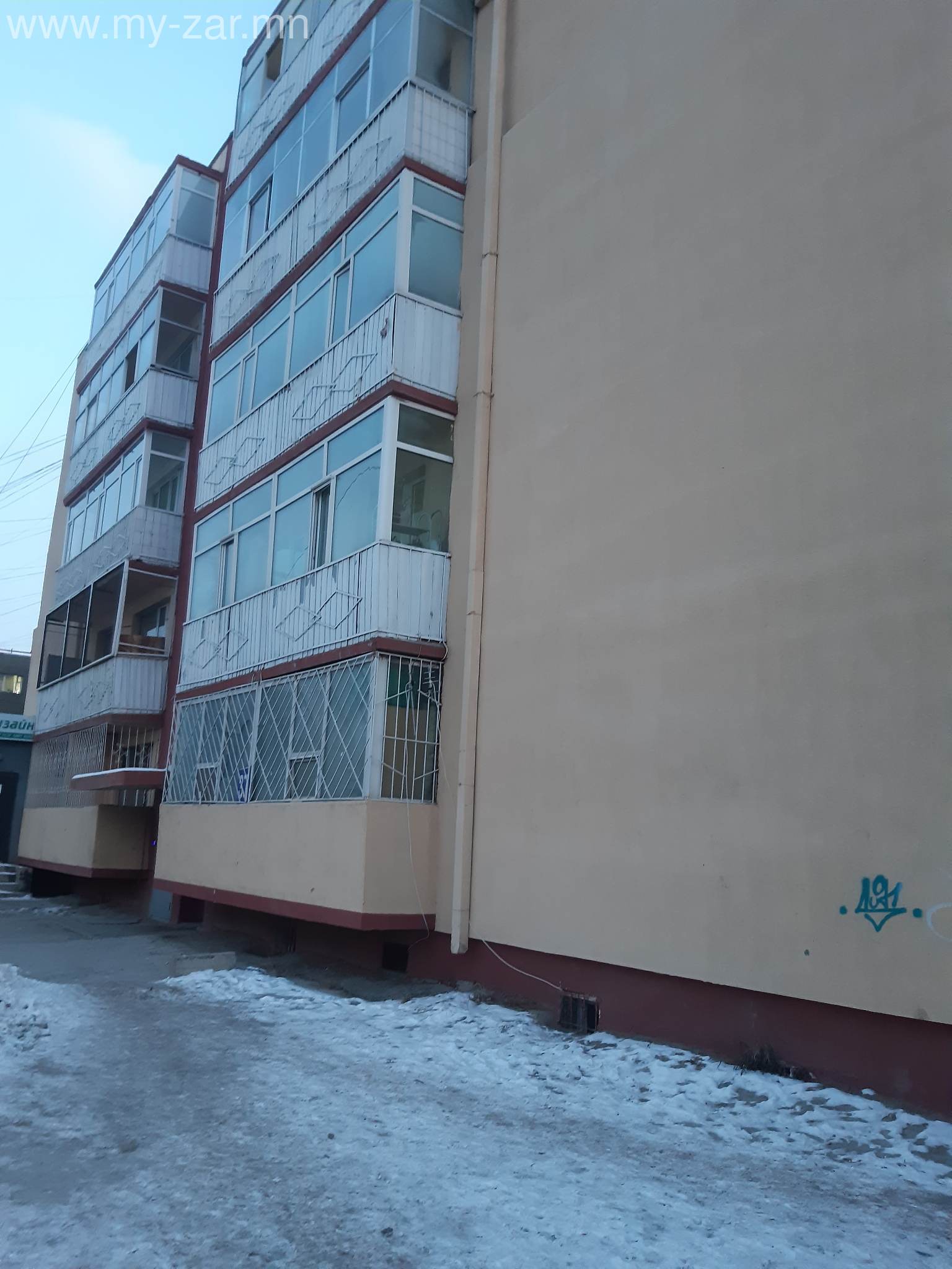 100 айл Монгол 3-р сургуулийн зүүн талд 50м2,2 өрөө байр зарна