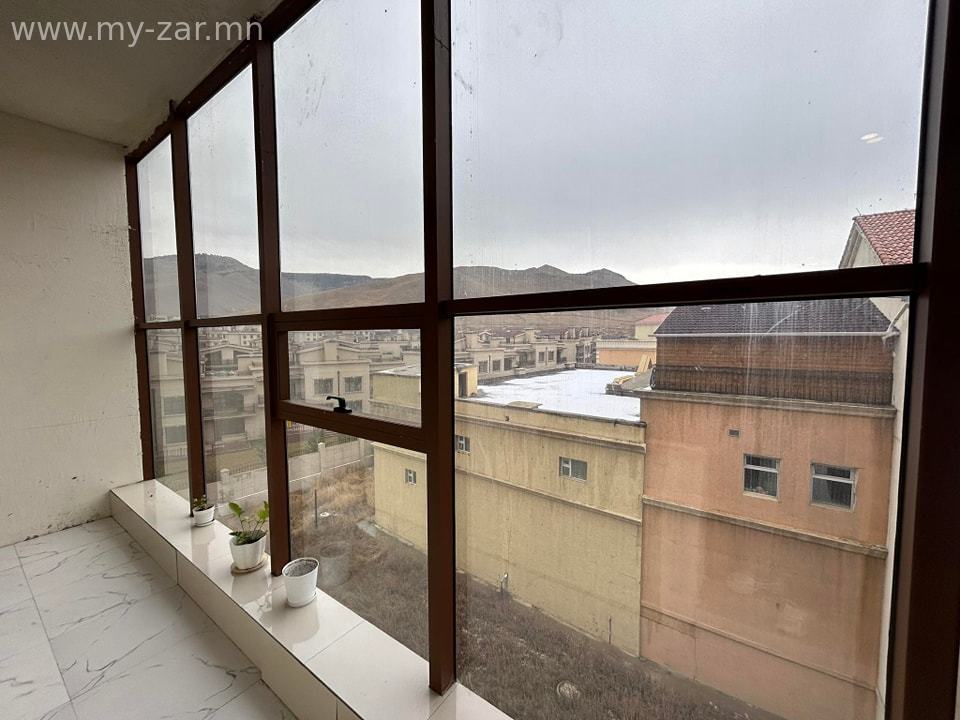 Нүхтэд тансаг зэрэглэлийн НҮХТ ПАЛАС хотхонд 4 давхарт урагшаа харсан цонхтой, 3,3м өндөр таазтай 