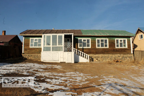 ЧД, Чингэлтэйд байрлал сайтай 700м2 өмчилсөн газартай хашаа байшин зарна